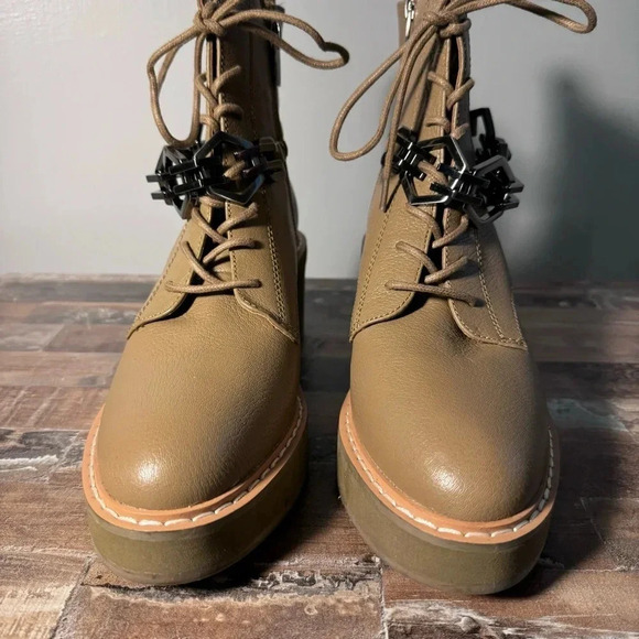 NWOT Vince Camuto Tan Platform Heeled Boots Chain Detail Women Size 8 - Picture 2 of 7